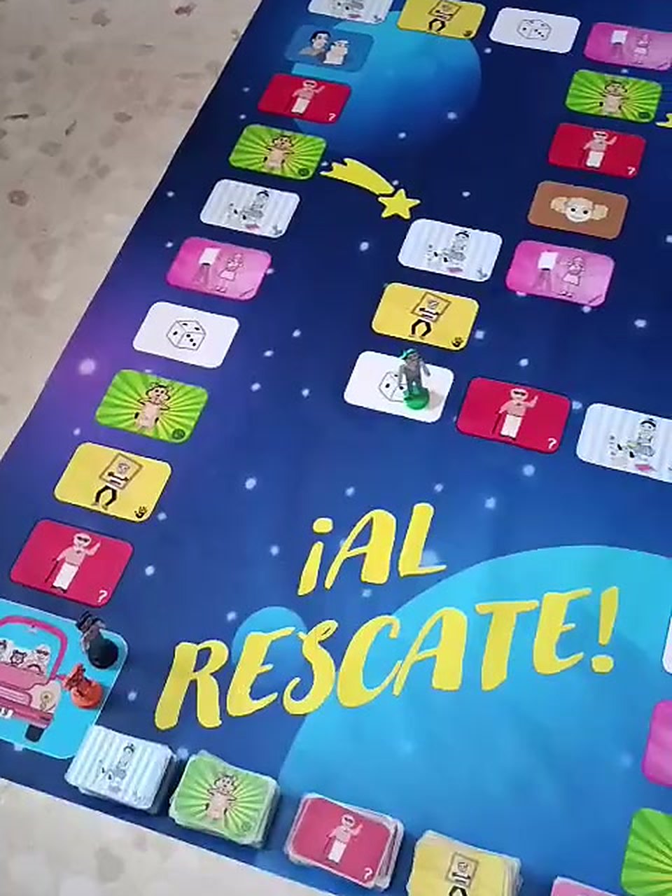 Juego multitarea. Una lona para repasar por equipos los saberes básicos de varias unidades